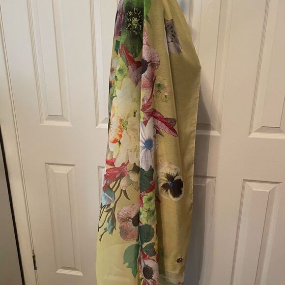 Soft Yellow Floral Scarf/Wrap - Picture 5 of 8